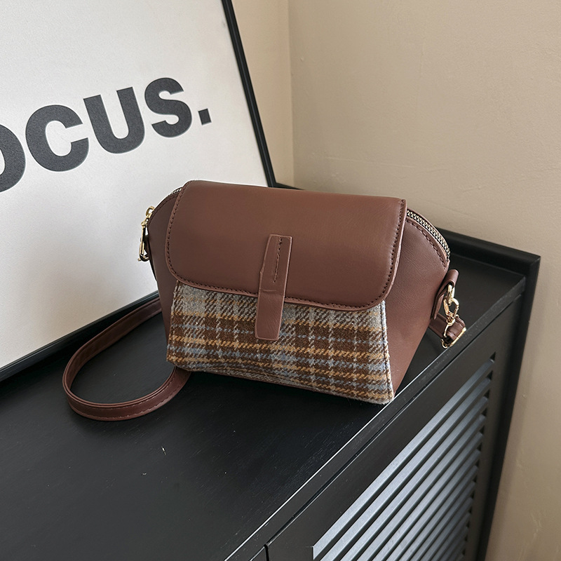 2025 Designer Fashion Shoulder Women 3 Trendy Crossbody Versatile Korean Version Square Bag Design Sense Free shipping