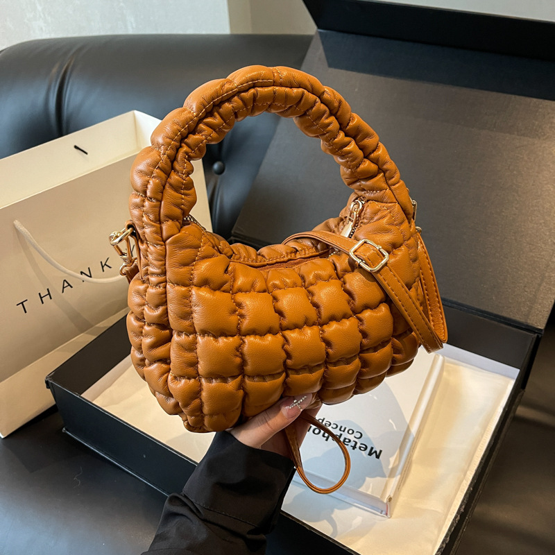 Korean retro casual cloud pleated handbag