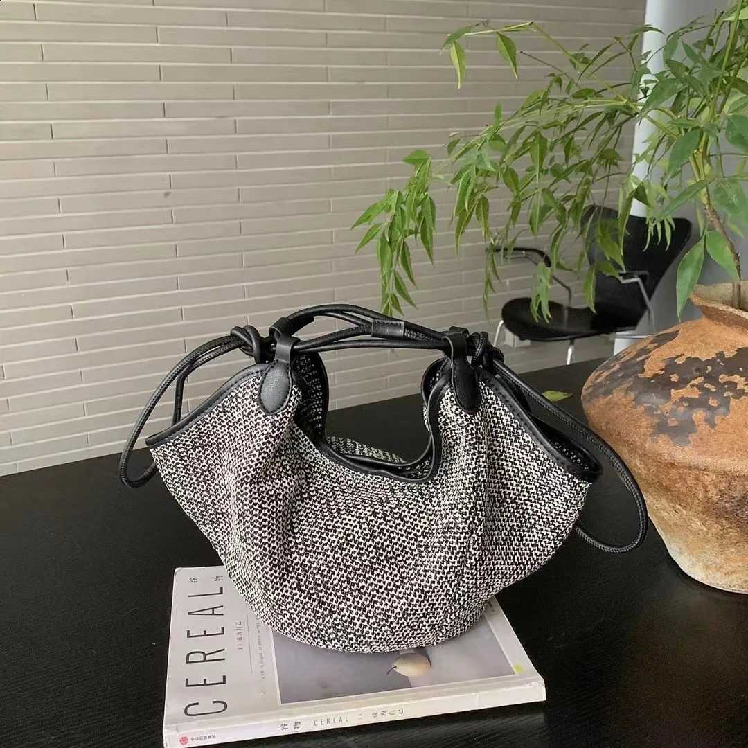 3 Summer Style Straw Woven Large Capacity One Shoulder Underarm Bucket Bag 240929 4