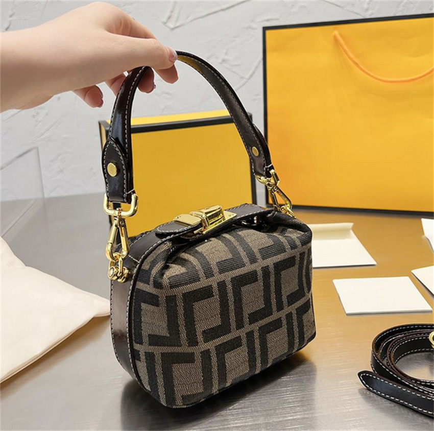 Designer luxury Women Tote Fashion Bag Cross-body Handbags Classic Shoulder Handbag Wallet Flap Famous Purse Canvas Totes Womens Bags