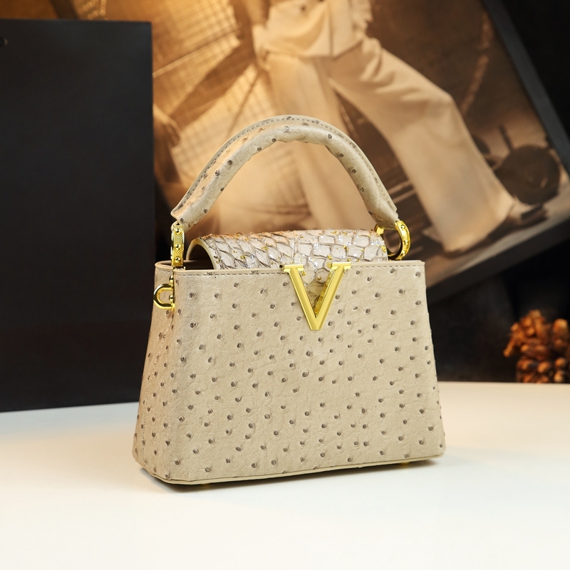 2024 new designer fashionable leather women's handbag V-shaped small shoulder Niche ostrich print portable crossbody bag