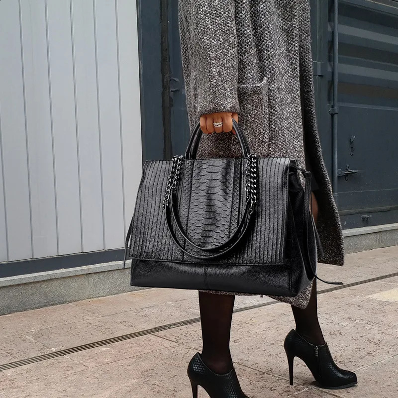 large capacity fashionable womens bag shoulder handbag office briefcase laptop shoulder messenger ww 241008