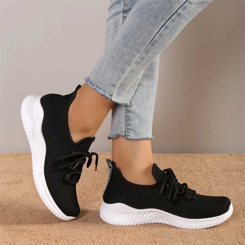 Womens sports shoes fashionable lace mesh breathable outdoor walking white shoes round toe anti slip thick soled tennis shoes Y241007