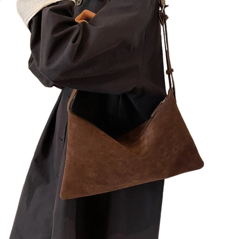 Fashionable and practical handbag with multifunctional shoulder bag and underarm wallet perfect for travel or daily use 241007