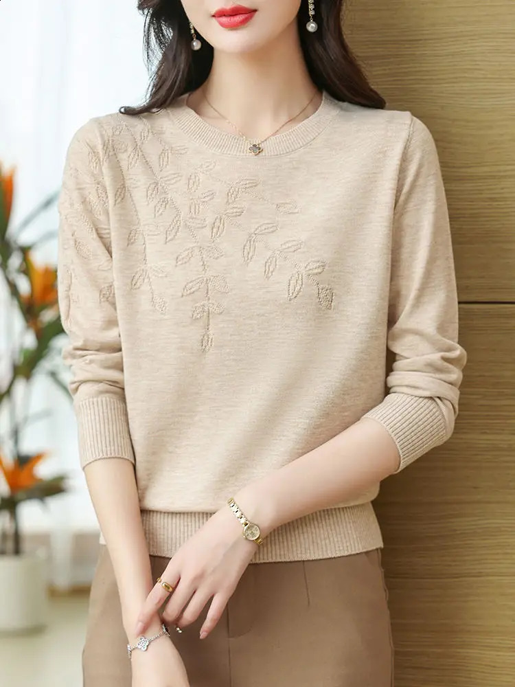 Knitted Middle aged and Elderly Loose Round Neck Sweater for Spring Autumn Western style Mom Looks Thin Bottom 241007