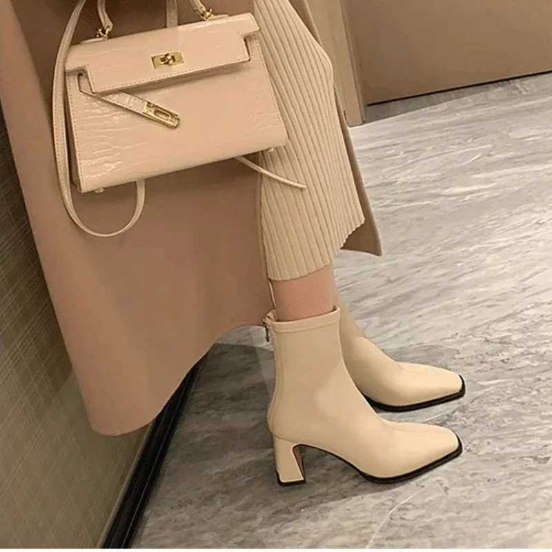 2024 Winter New Pointed Solid Leather High Heel Back Zipper Plush Comfortable Womens Fi Boots Naked Boots WomenXJ250217