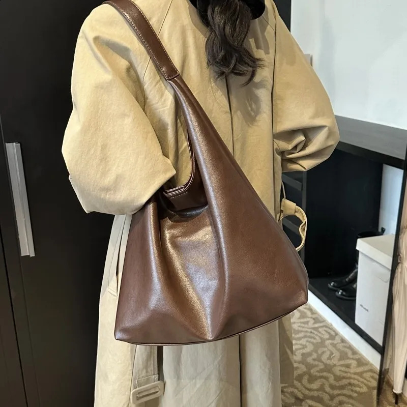 Open pocket solid indoor company shoulder bag casual and fashionable selling womens large capacity womens handbag 241007
