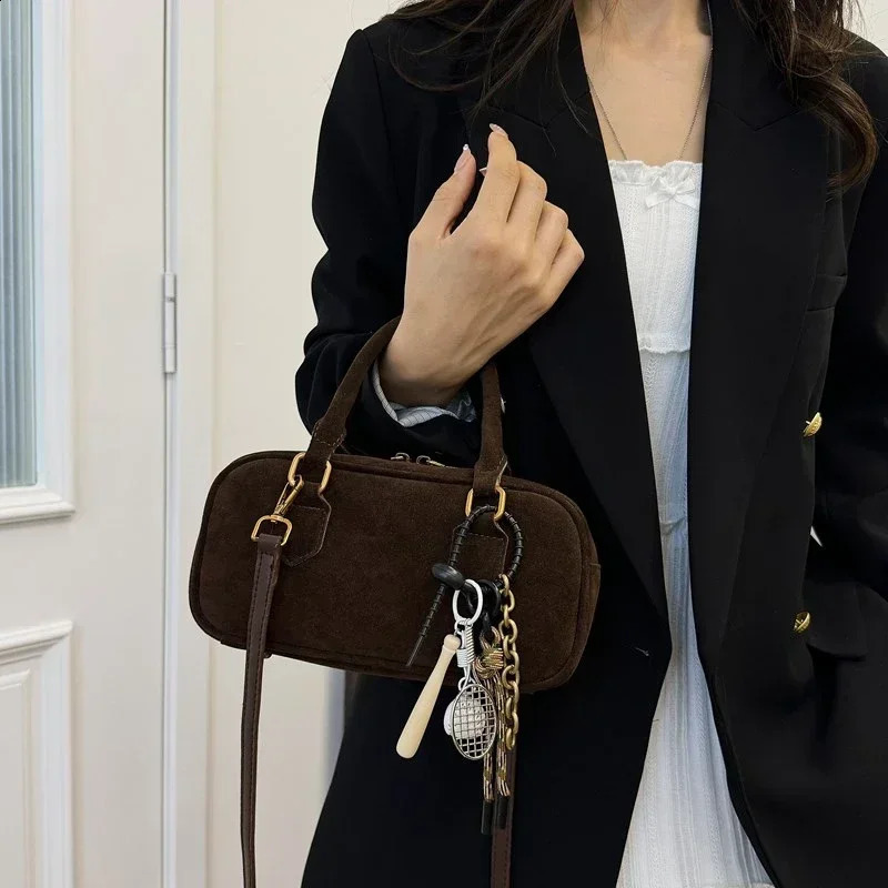 Casual sewing thread solid shoulder bag indoor company selling womens zipper velvet womens handbag 241007