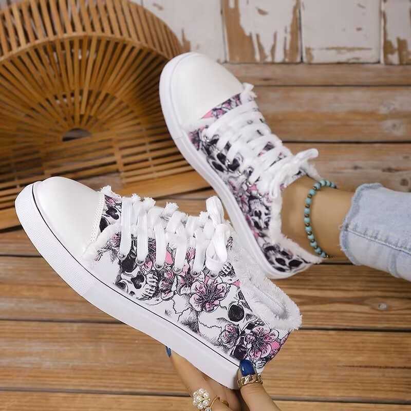 European and American large flat graffiti canvas shoes womens new ethnic style lazy canvas shoes lightweight sports shoes Y241007