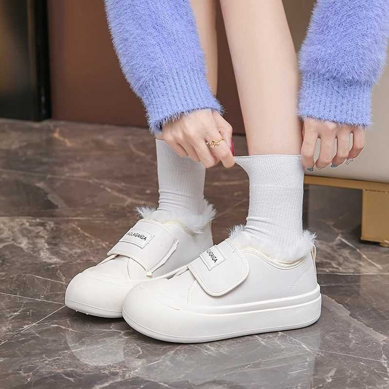 Fashion cotton shoes womens new round toe platform plush shoes warm thick sole low top plush shoes 2024 autumn/winter Y241007