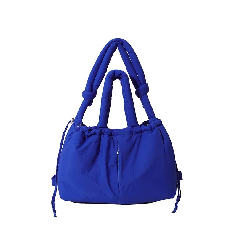 Solid color zipper shoulder bag with fashionable n nylon womens cross shaped bag for sale fashion version handbag 241007