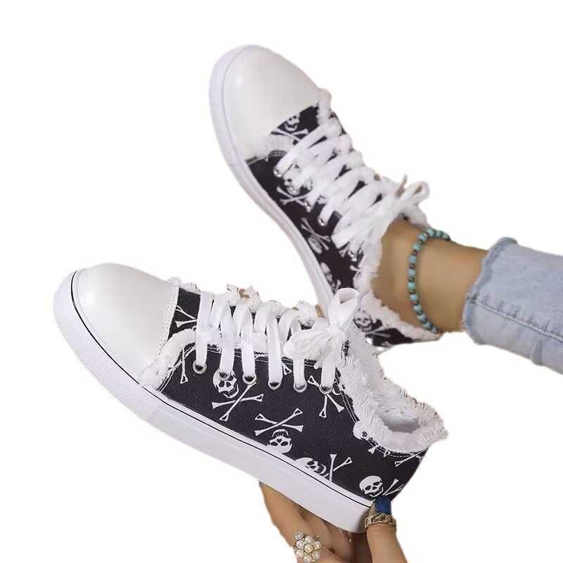 European and American large flat graffiti canvas shoes womens new ethnic style lazy canvas shoes lightweight sports shoes Y241007