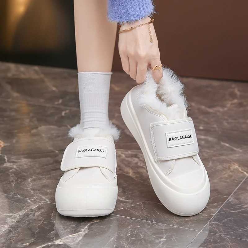 Fashion cotton shoes womens new round toe platform plush shoes warm thick sole low top plush shoes 2024 autumn/winter Y241007