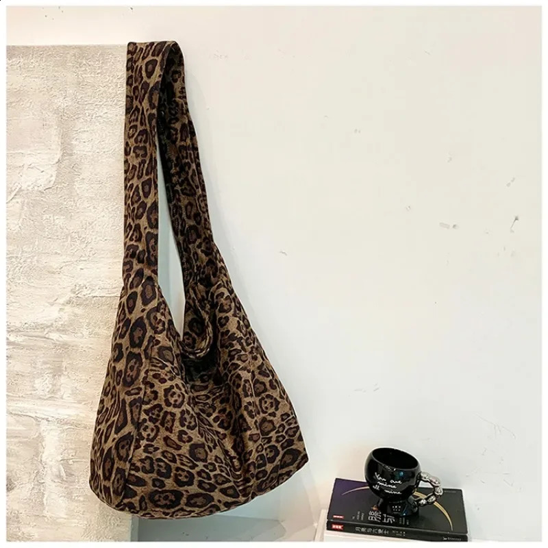 This years Leopard Print Bag Commuting Bag large capacity shopping bag 241007