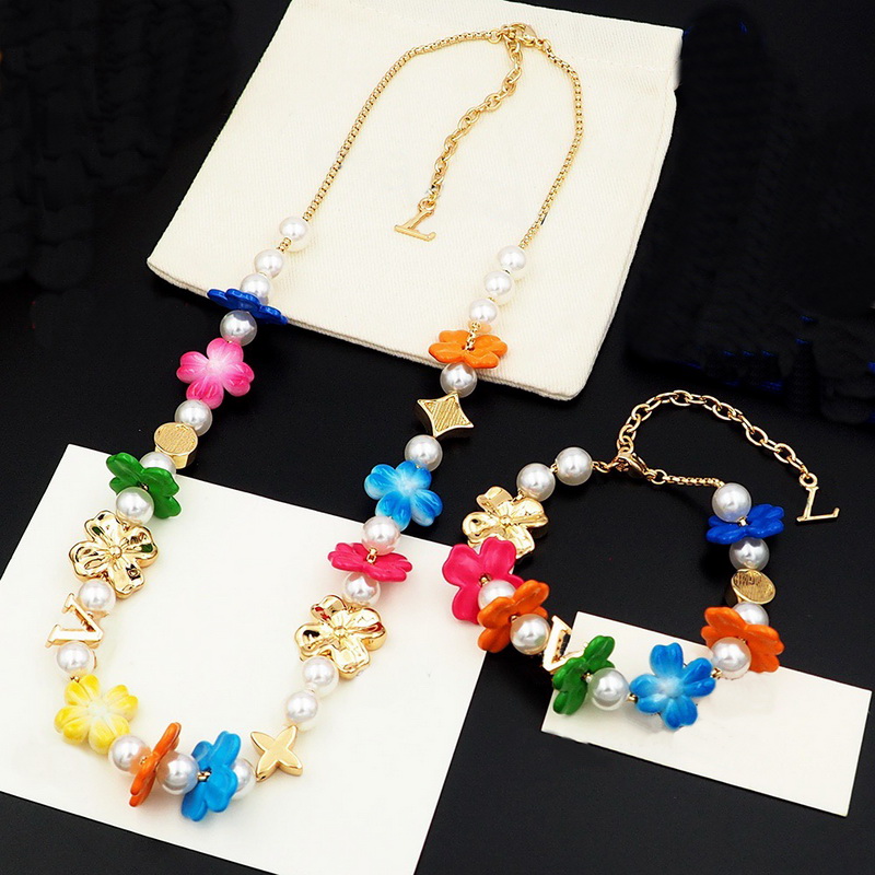 Europe America Fashion Style Surfin Flower Necklace Bracelet Men Women Gold-Colour Metal V Letter Glass Beads Chain Jewelry Sets M01863 M1603A