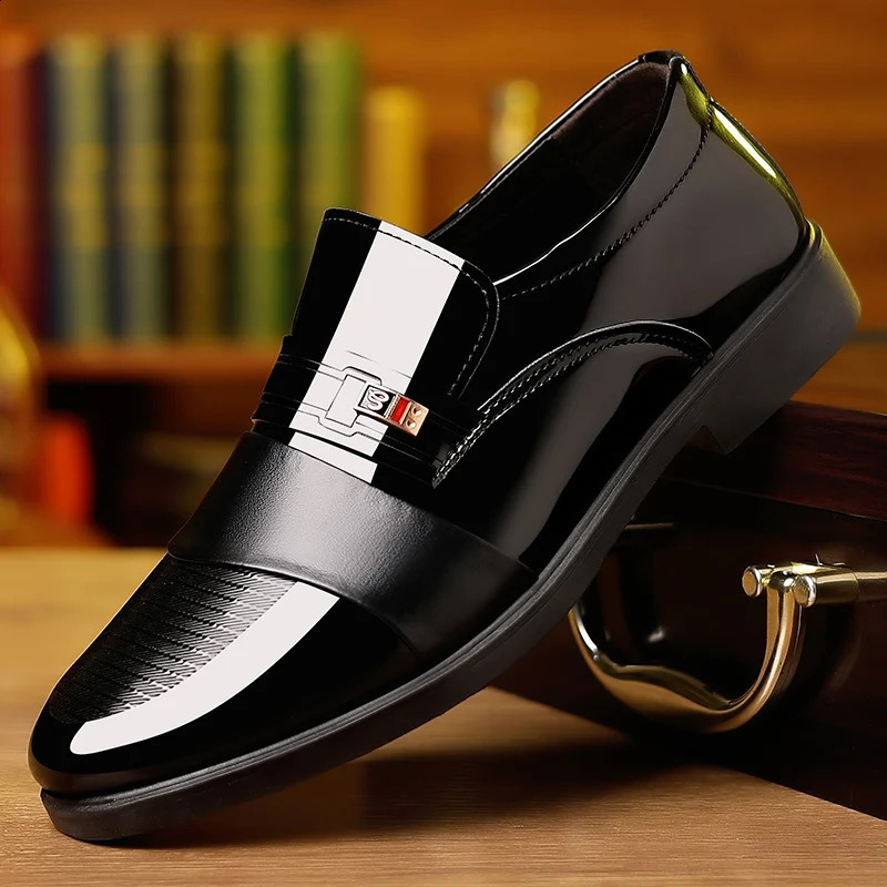 Low top mens solid color sneakers are comfortable non slip and breathable perfect for office business and daily wear 240923