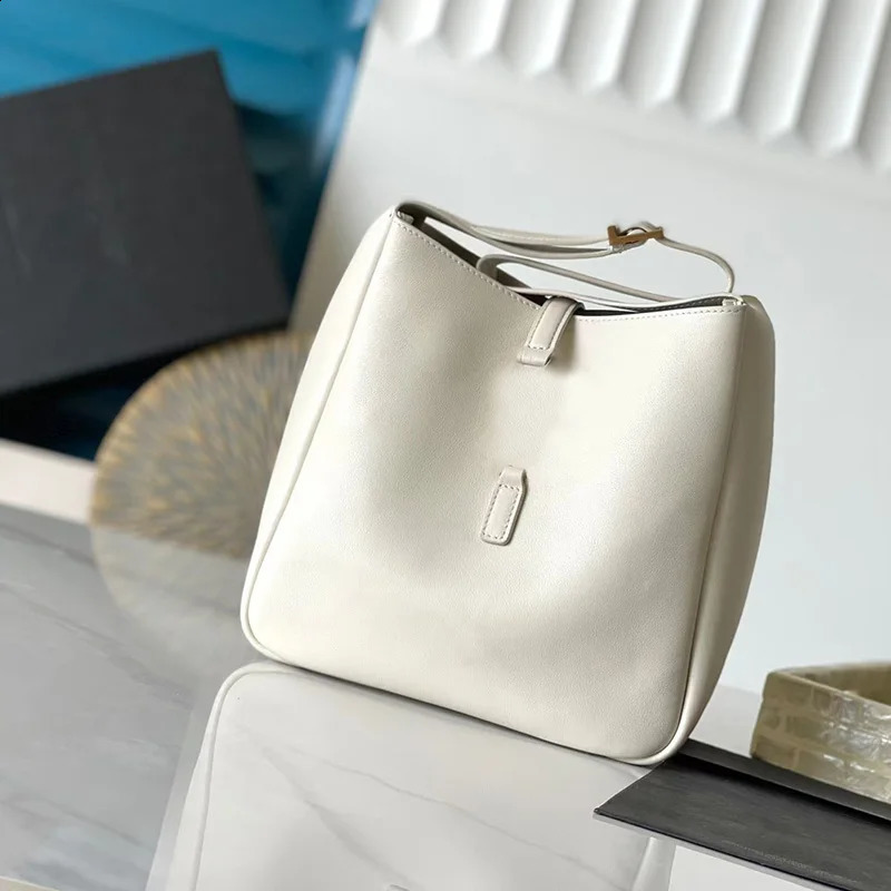 Product A-A Genuine Leather Messenger Bag for Women Counter Shoulder Bag Fashion Classic Handbag 241007