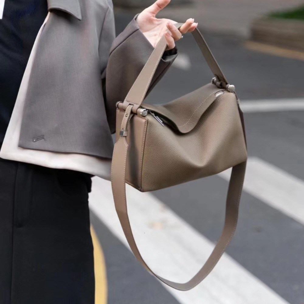 Moda Leather Texture Strap All-Match Zip Women Crossbody Dermis Solid Simple Commuter Underarm Cowhide Shoulder Bags Female