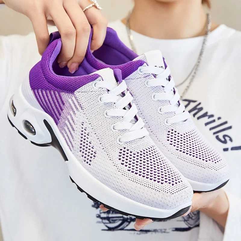 New running shoes womens breathable sports shoes summer lightweight mesh air cushion womens sports shoes outdoor lace training shoes Y241007