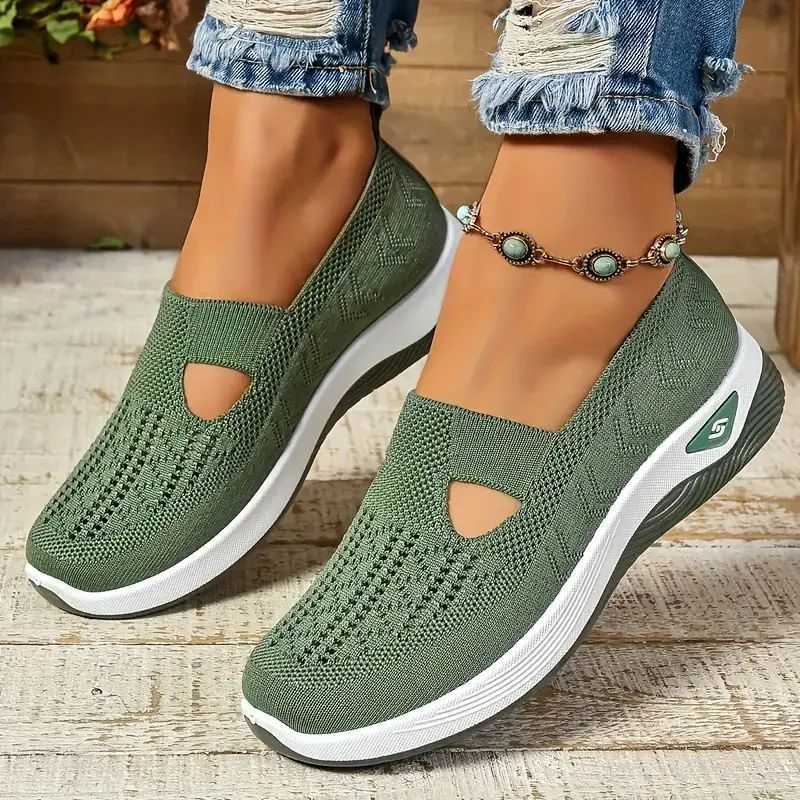 Soft sole knitted sports shoes suitable for womens breathable and comfortable casual sports shoes womens lightweight hollow mesh apartment summer shoe