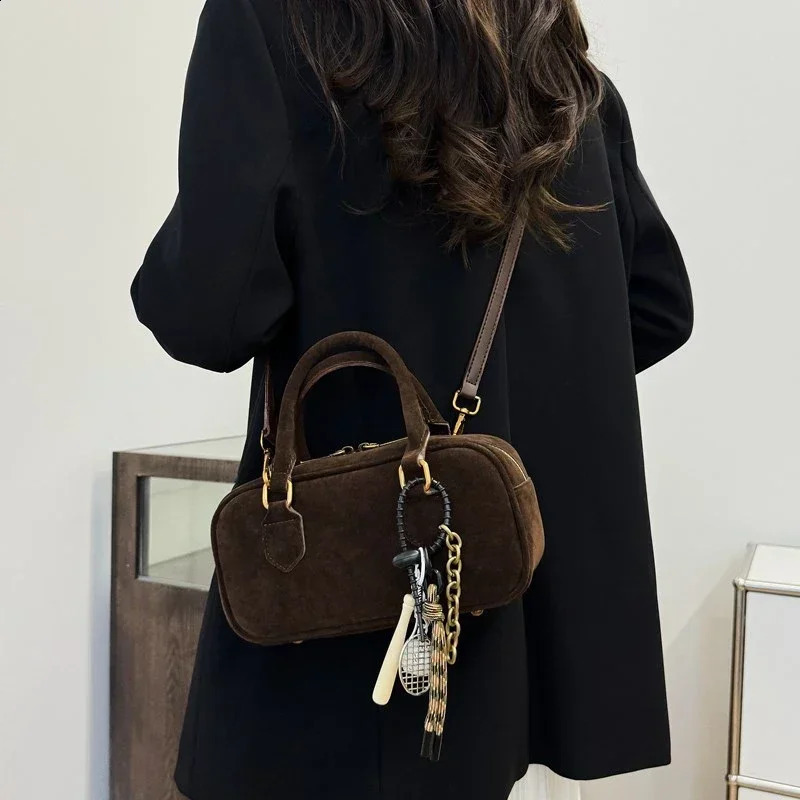 Casual sewing thread solid shoulder bag indoor company selling womens zipper velvet womens handbag 241007
