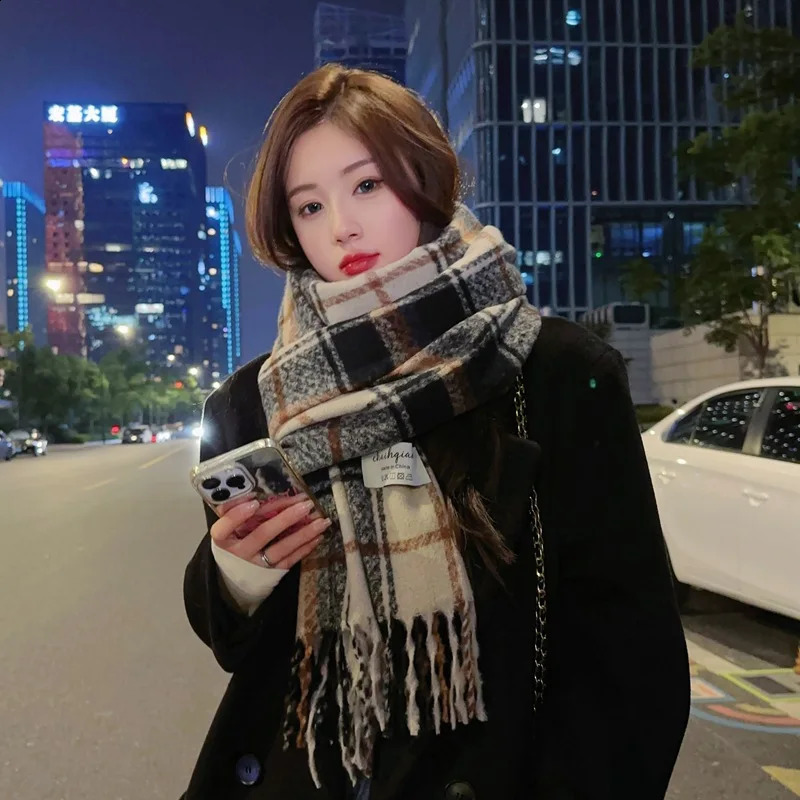 200x65cm Korean version Christmas checkered women autumn and winter atmosphere warm shawl senior student bib feeling 241007