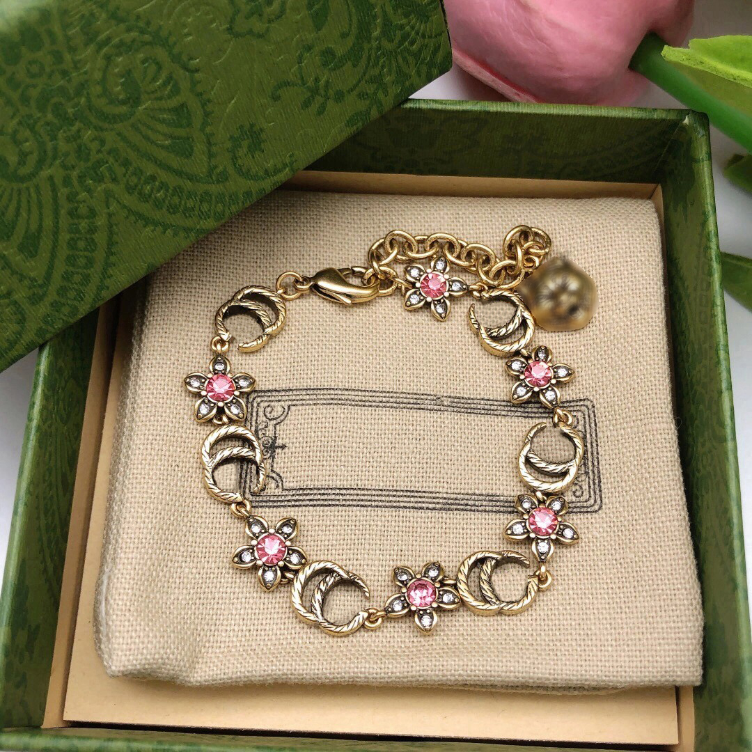 Designer Bracelet for Women luxury Pink Flowers bracelet Gold Metallic Vintage Trendy Elegant Simple Party Jewelry Gift Wholesale Birthday beautyful