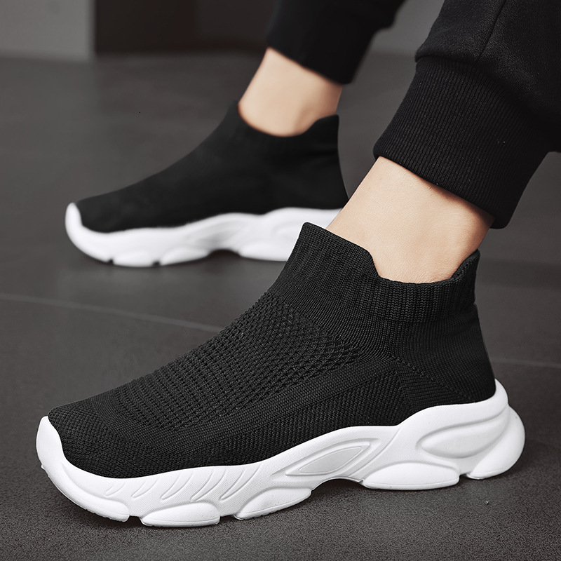 Laceless men's in autumn, breathable fly woven mesh, one foot kick, sports and leisure running, soft soled, black socks, trendy shoes