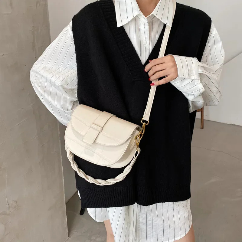 Fashionable saddle small shoulder cross body bag womens trend retro pattern PU leather womens handbag 240930