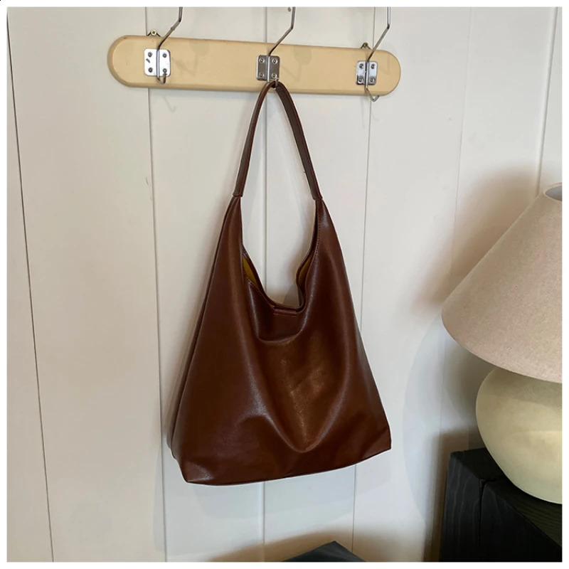 Open pocket solid indoor company shoulder bag casual and fashionable selling womens large capacity womens handbag 241007