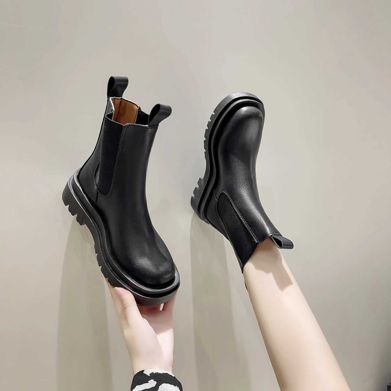 Women Boots Hot Luxury Thick Sole Chelsea Boots Women 2024 New Autumn Flat Casual Boots High Quality Fi Shoes for WomenXJ241212