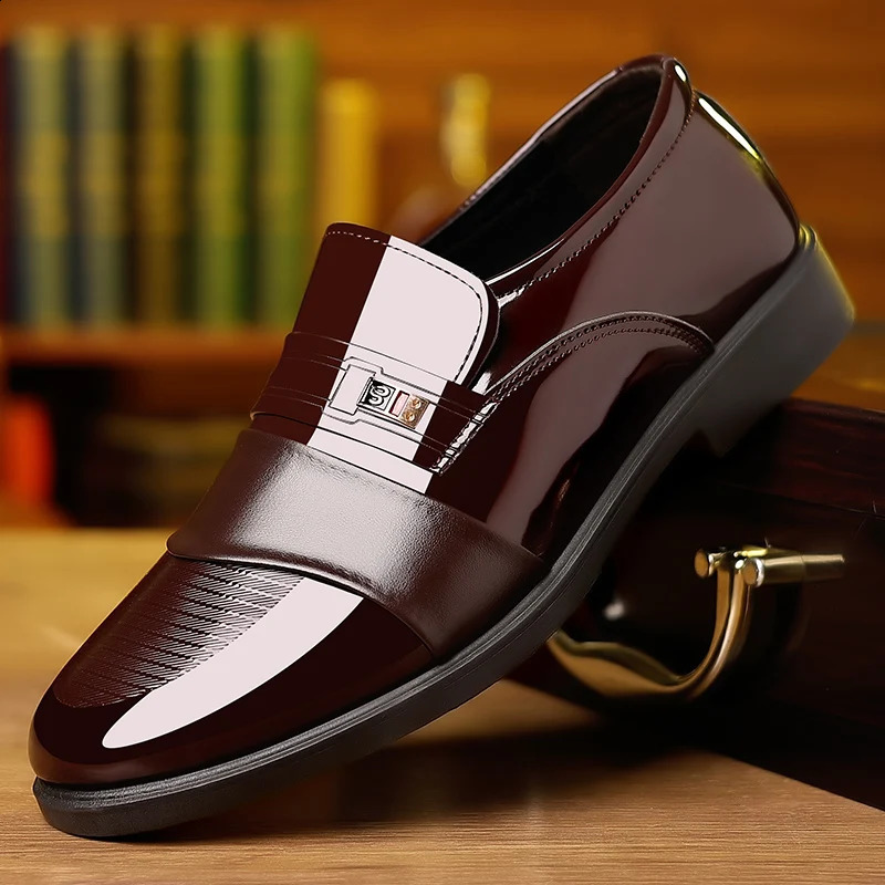 Low top mens solid color sneakers are comfortable non slip and breathable perfect for office business and daily wear 240923