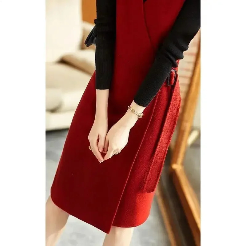 Versatile solid color Vneck womens wool dress autumnwinter long with dark buckle strap 241007