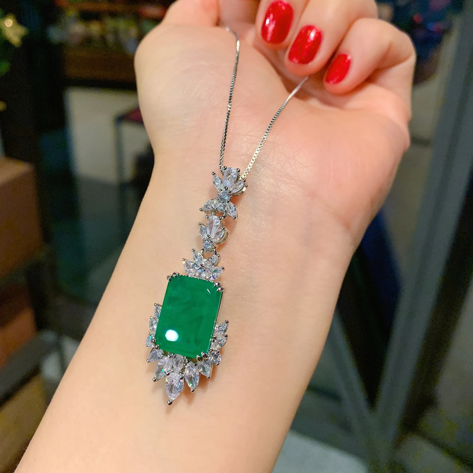 Recommended rings for female couples high-quality jewelry simulated jade full diamond earrings pendant set 241007