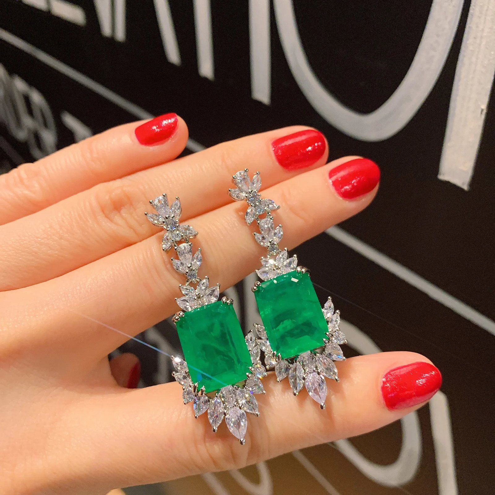 Recommended rings for female couples high-quality jewelry simulated jade full diamond earrings pendant set 241007