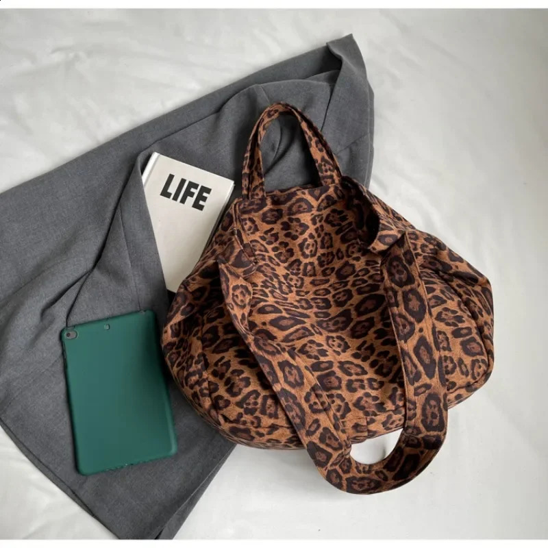 Leopard Print Canvas Womens Communicating Bag Fashion Handheld Bucket Bag Ind Trendy Versatile Armpit Shoulder Bag 241007