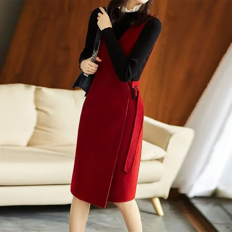 Versatile solid color Vneck womens wool dress autumnwinter long with dark buckle strap 241007