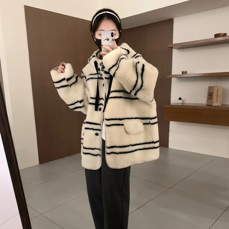 2023 Winter Striped Faux Lamb Fur Hooded Fluffy Jacket Teddy Women Coat Cold Chamaras For Mujeres Tops