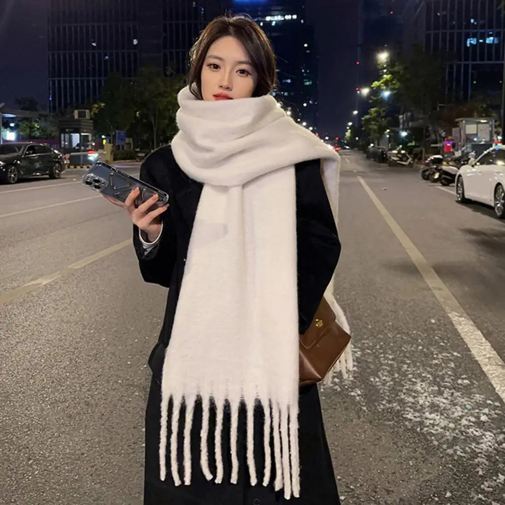 Womens winter solid color scarf tassel decoration imitates cashmere thick shawl elegant large warm scarf fashion accessories 241007
