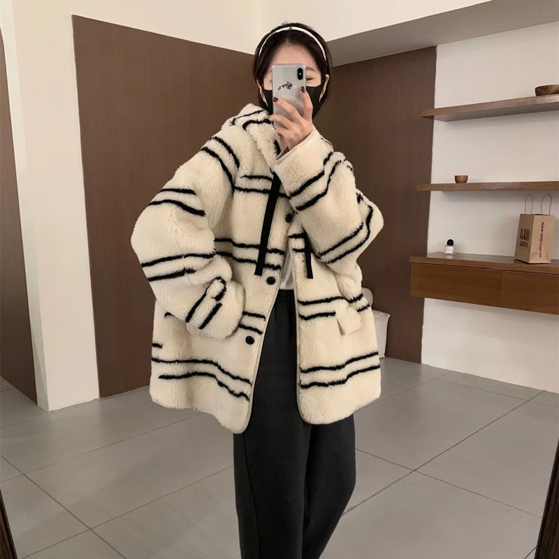 2023 Winter Striped Faux Lamb Fur Hooded Fluffy Jacket Teddy Women Coat Cold Chamaras For Mujeres Tops