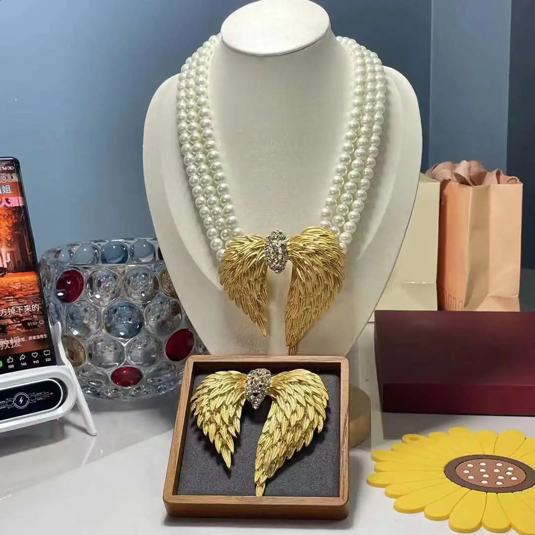 High quality French vintage metal gold-plated pearl necklace brooch set jewelry 240924