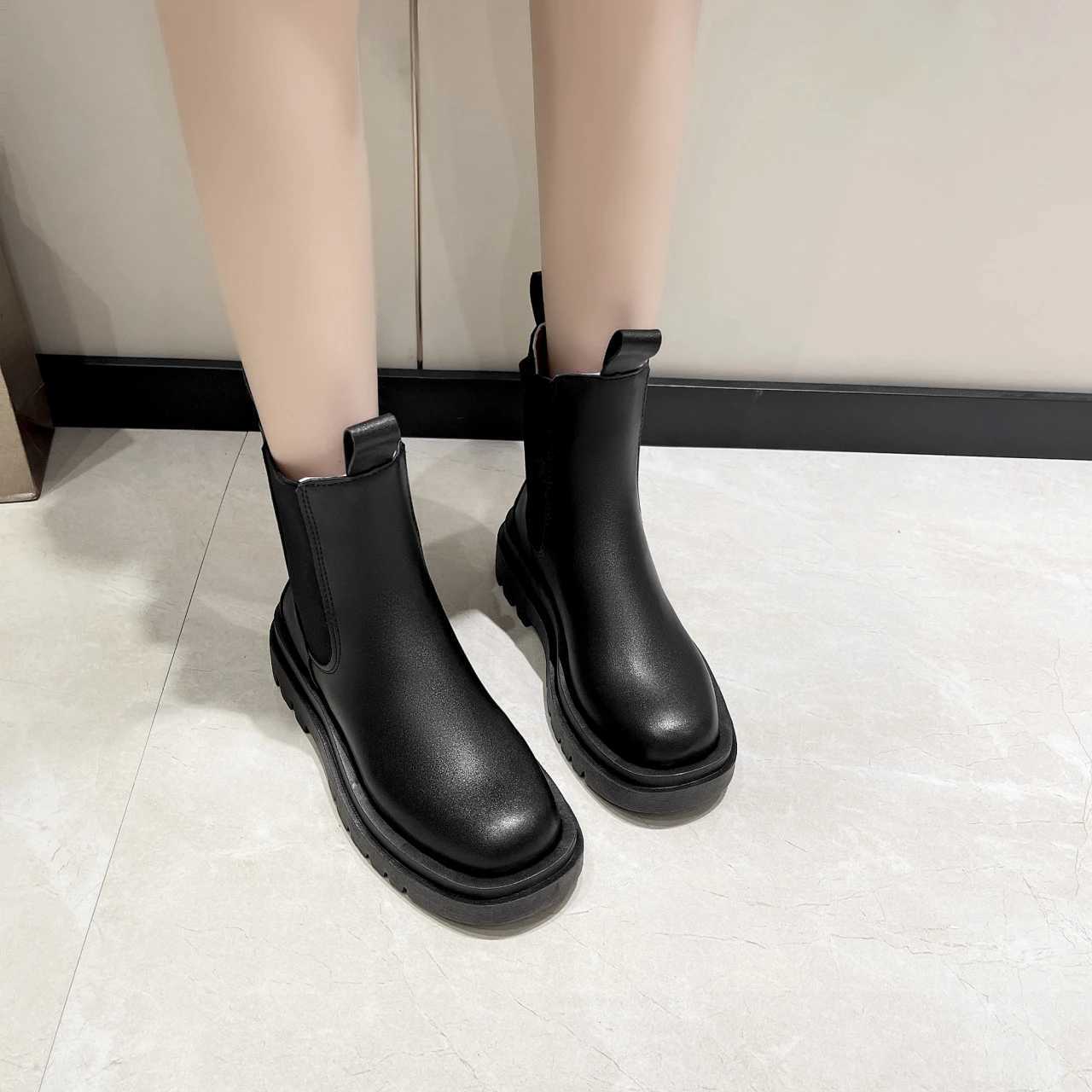 Women Boots Hot Luxury Thick Sole Chelsea Boots Women 2024 New Autumn Flat Casual Boots High Quality Fi Shoes for WomenXJ241212