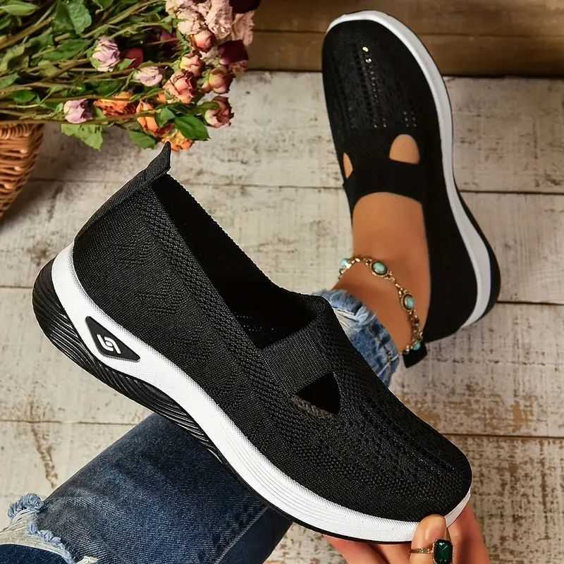 Soft sole knitted sports shoes suitable for womens breathable and comfortable casual sports shoes womens lightweight hollow mesh apartment summer shoe