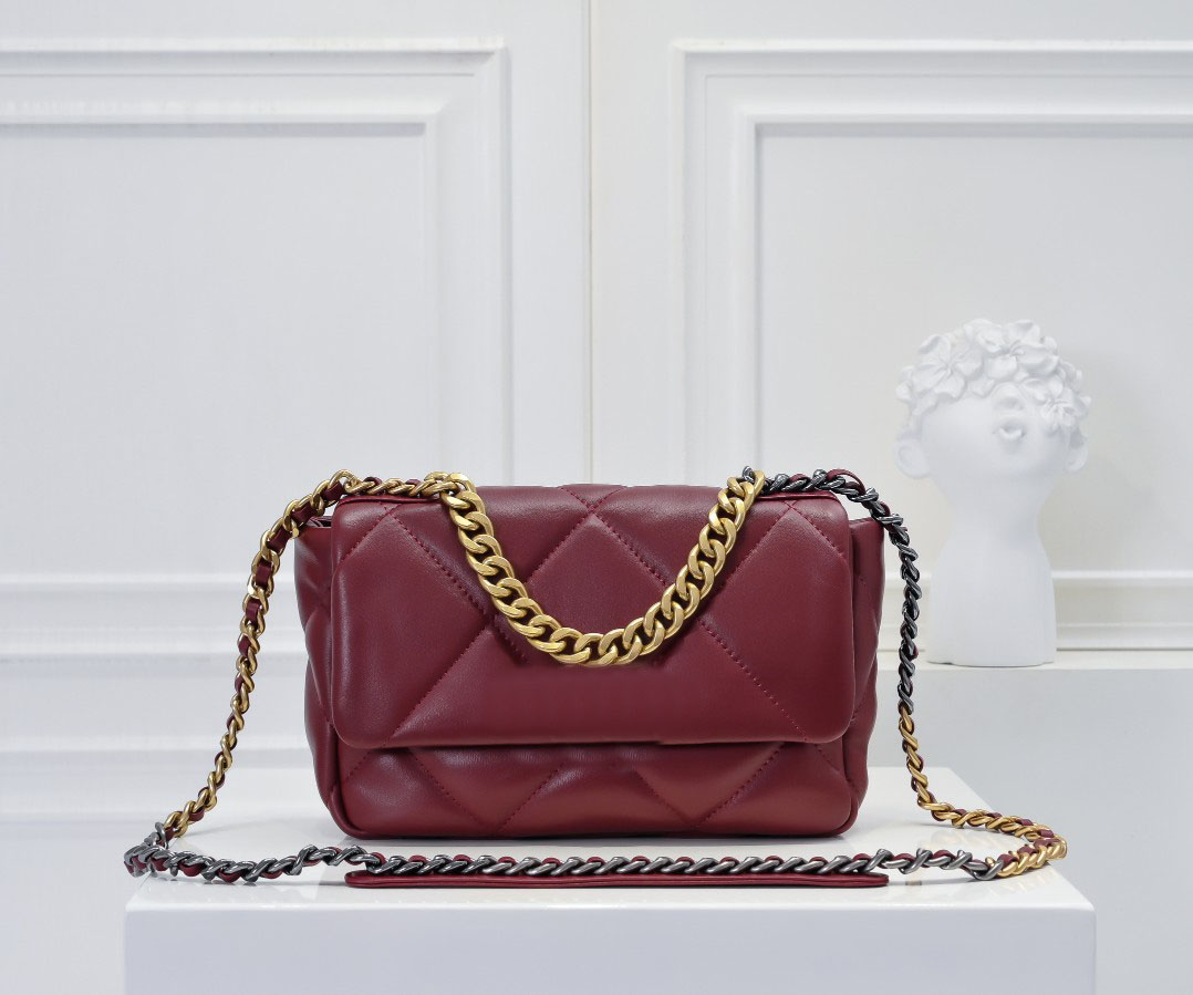 2024 Popular Autumn/Winter Small Slippery Gold Buckle Sheepskin Pillow Bag, Crossbody, Side Back, Handheld, Fashionable and Versatile Shoulder Bag