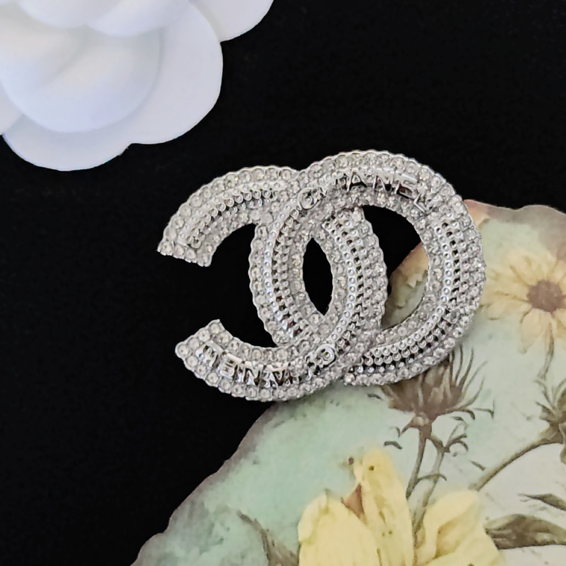 Classic Brand Designer Brooches Famous Women Rhie Brooch Suit Pin Jewelry Accessories Party Gift