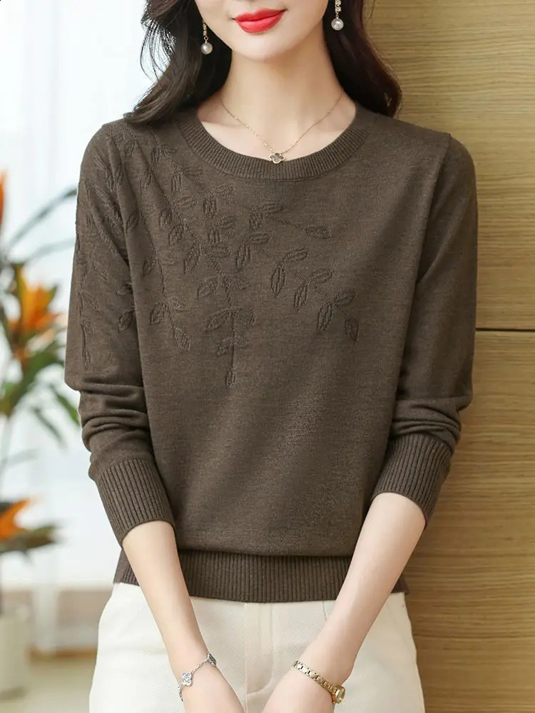 Knitted Middle aged and Elderly Loose Round Neck Sweater for Spring Autumn Western style Mom Looks Thin Bottom 241007
