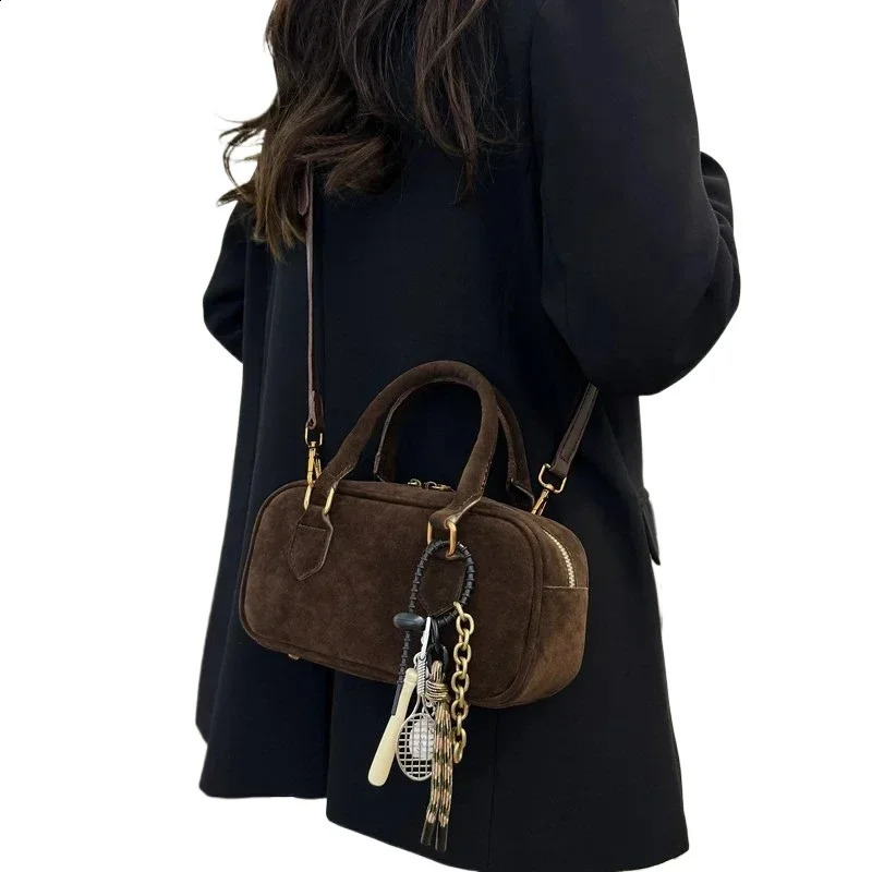 Casual sewing thread solid shoulder bag indoor company selling womens zipper velvet womens handbag 241007