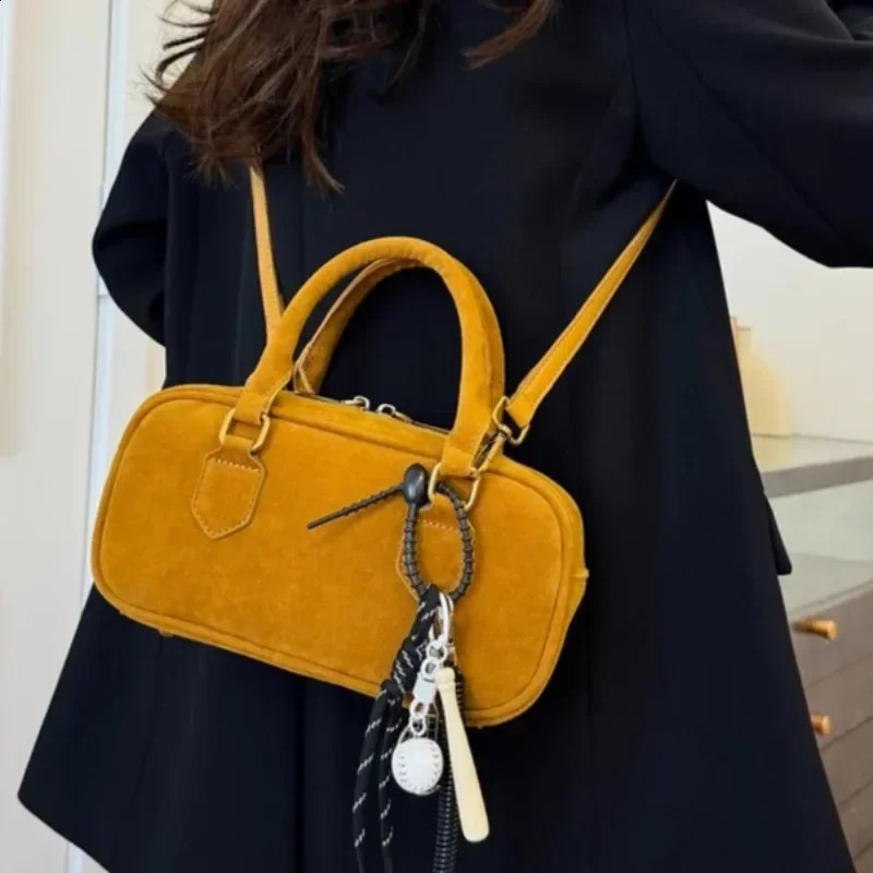 Casual sewing thread solid shoulder bag indoor company selling womens zipper velvet womens handbag 241007