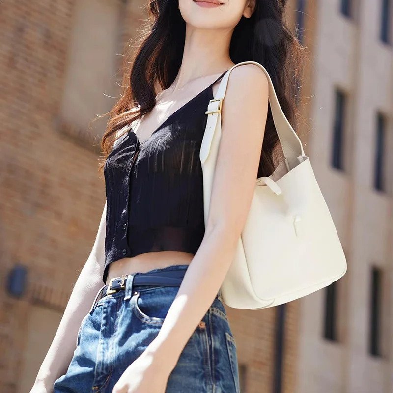 Product A-A Genuine Leather Messenger Bag for Women Counter Shoulder Bag Fashion Classic Handbag 241007