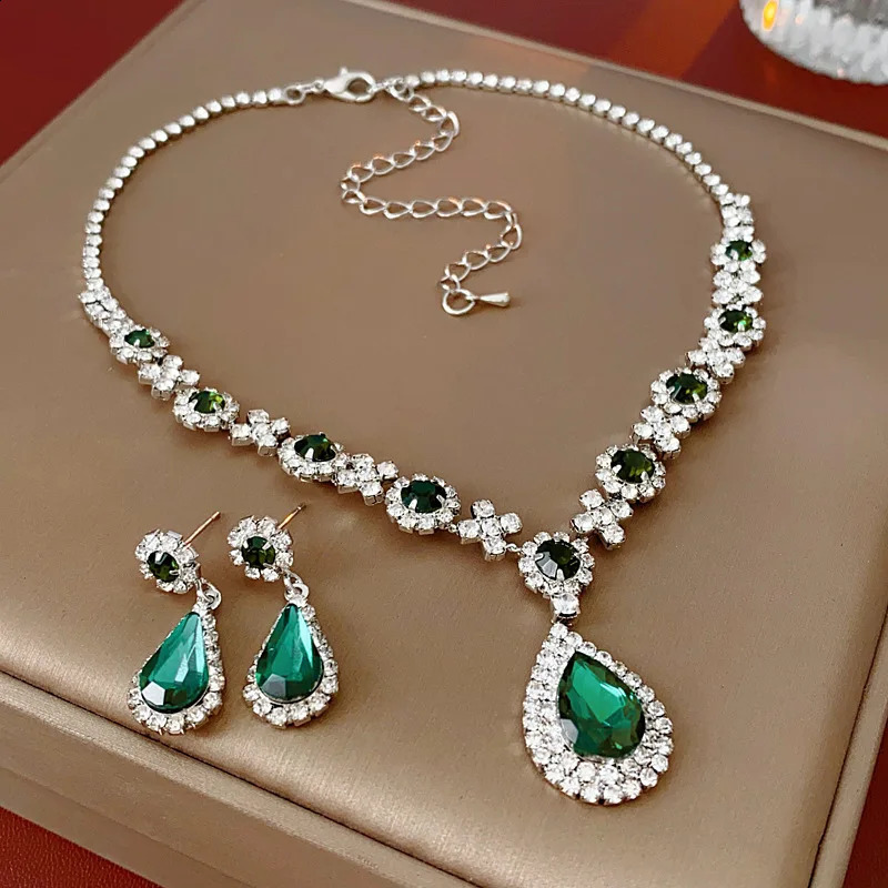 Green Water Drop Jewelry Set Exquisite Water Diamond Pendant Party Womens Fashion Necklace Earring Set Promotion Wedding Accessories 241007